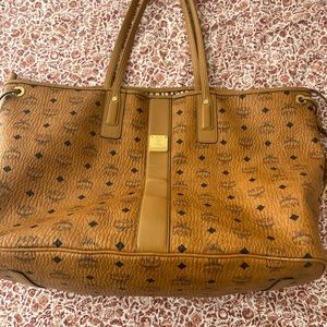 MCM XL bag including wallet